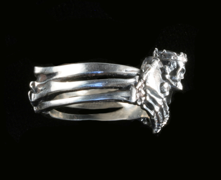 roi-claddagh-side