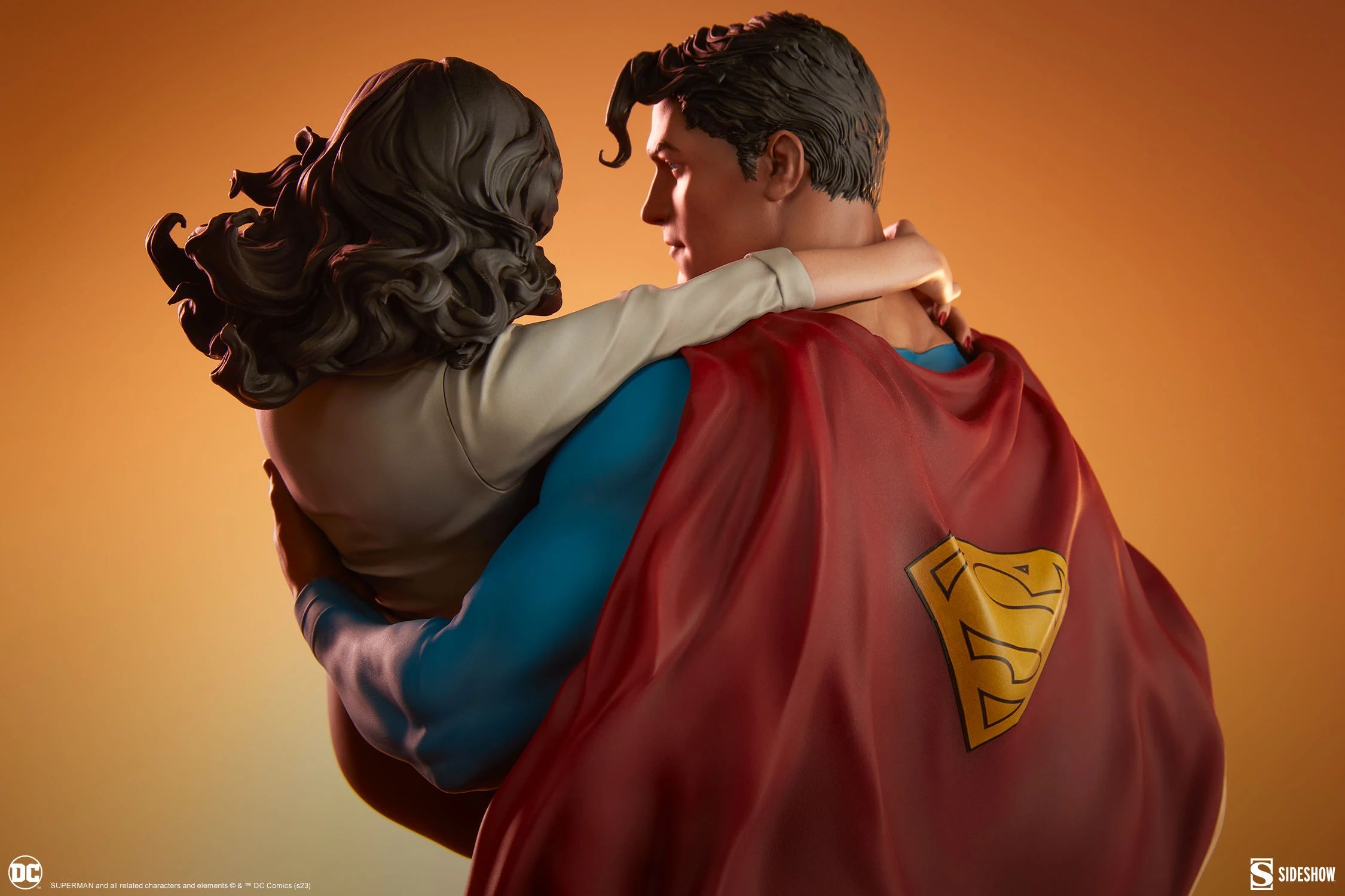 superman-and-lois-lane-diorama_dc-comics_gallery_6434449e4b023
